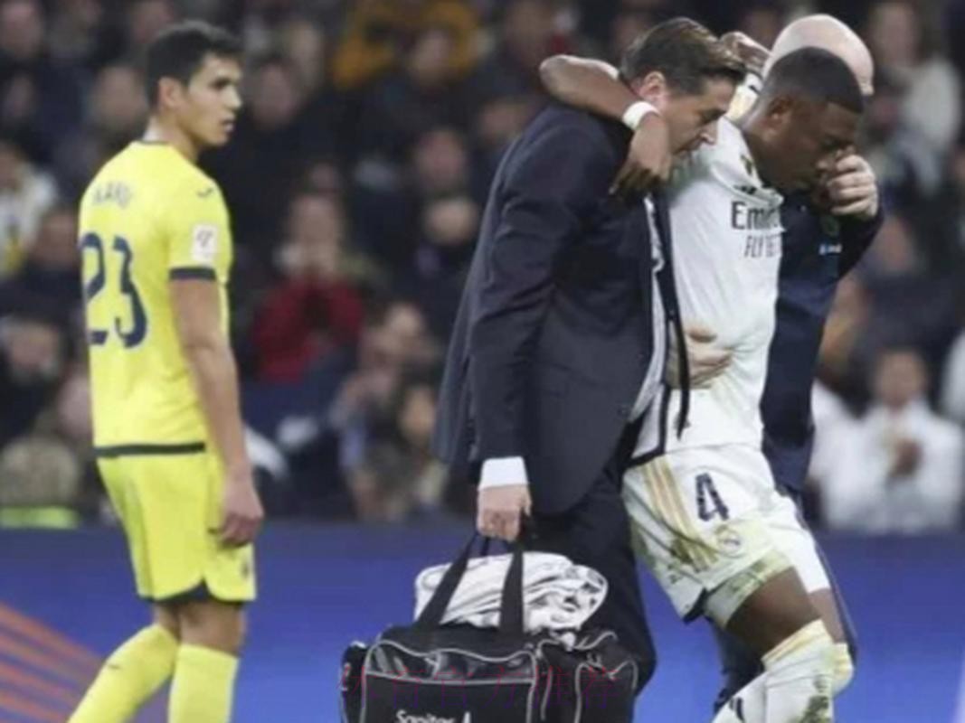 硬扛中卫荒!马卡:阿拉巴重伤 但皇马冬窗仍不引援